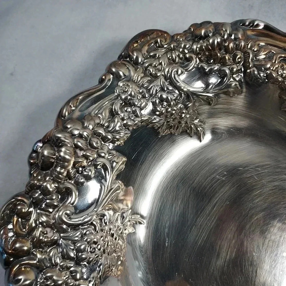 Oneida USA Round Silver Plate - Picture 7 of 7